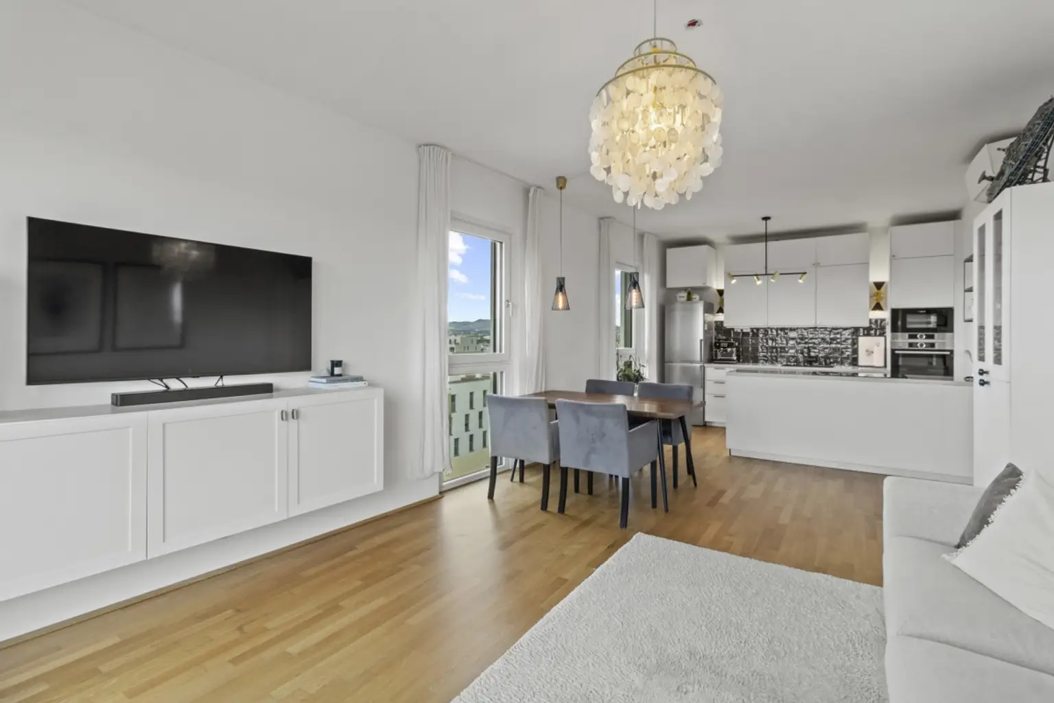 Ff | ++ DREI ZIMMER im DG ++ Stilvolles Wohnen mit FERNBLICK | Prima Service Immobilien