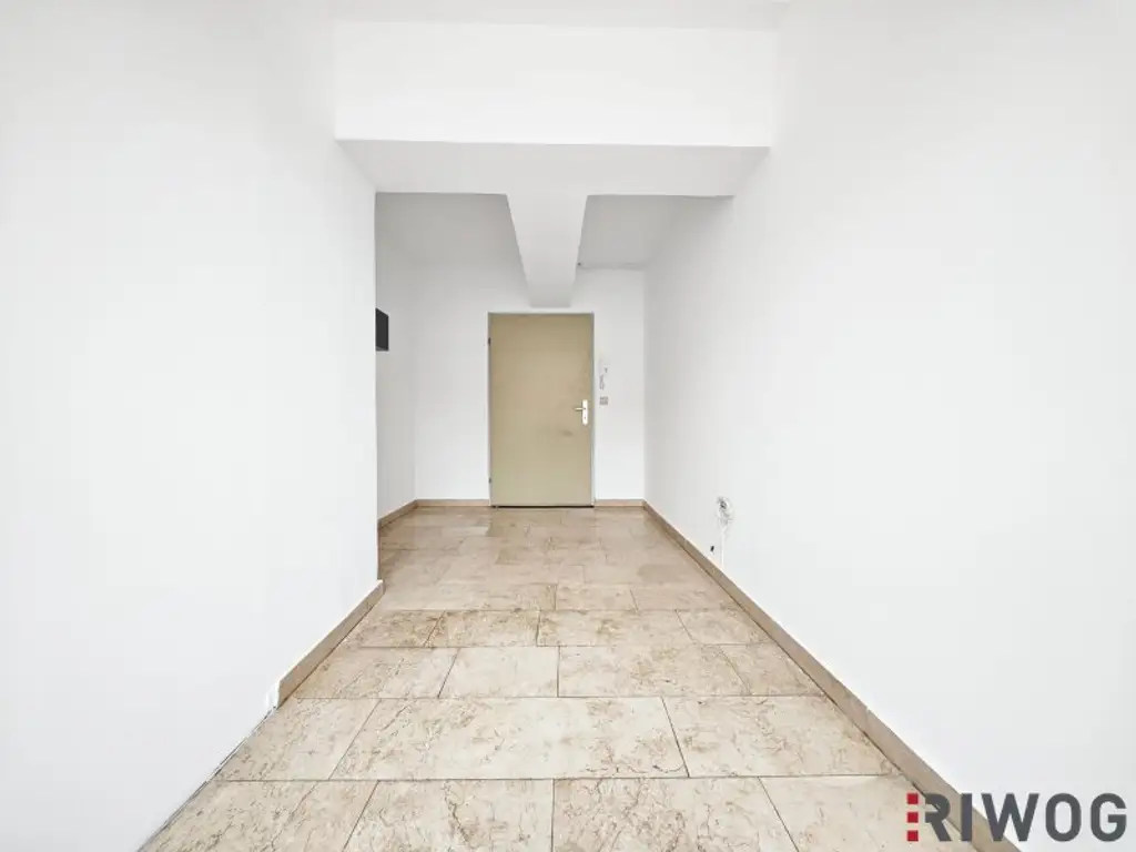 Heller Büro-/Lagerraum mit ca. 11m² | U-Bahnnähe und Lastenaufzug vorhanden