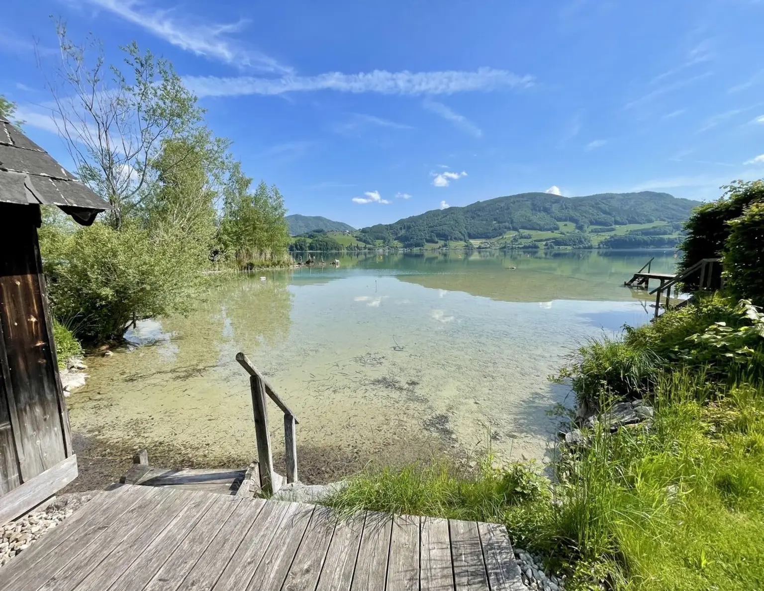 Luxus-Triplex-Townhouse am Mondsee mit Seegrund: Neubau Erstbezug mit 6,5 Zimmern, Lift, Garten und Terrassen