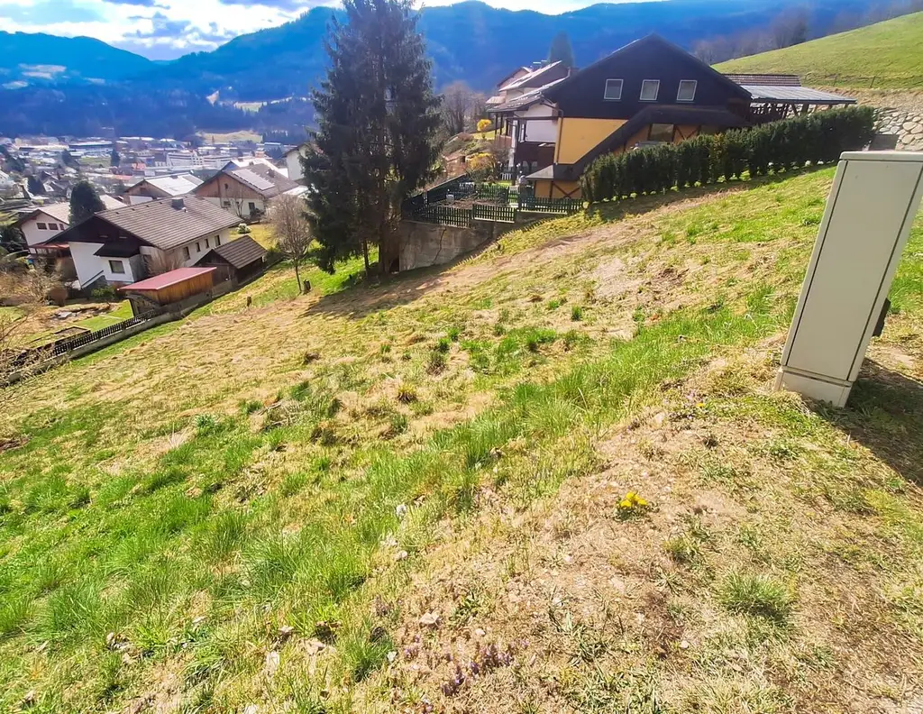 Sonniges Baugrundstück in Hanglage mit Panoramablick über Murau. - Großes Baupotential.