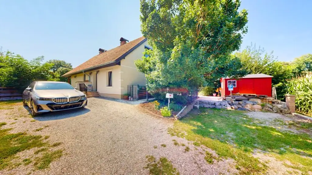 Entzückendes Einfamilienhaus mit großem Garten | 4 Zimmer | Terrasse und Balkon | Kamin