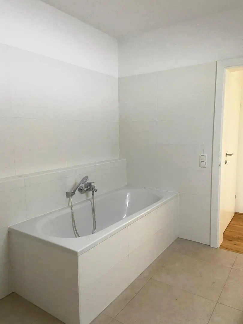 Moderne Dachgeschosswohnung inkl. Einbauküche und Loggia - Top A08