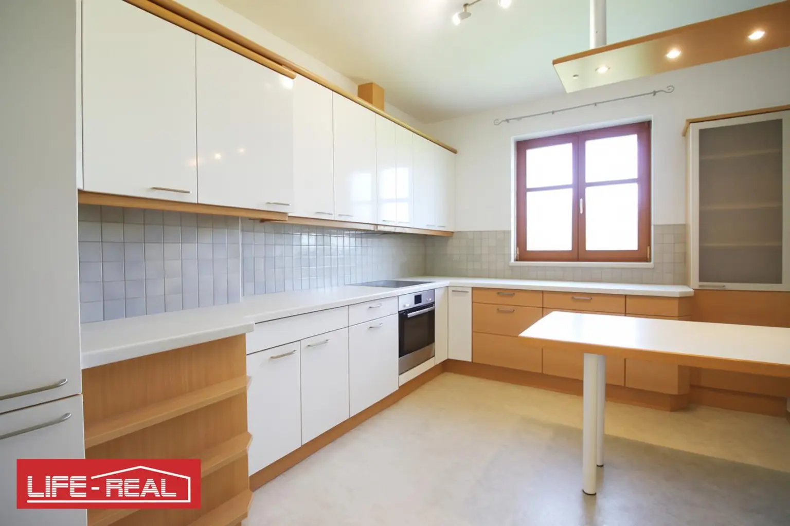Kapitalanlage oder neues Zuhause! Großzügige 3,5-Zimmer-Wohnung mit Blick ins Grüne