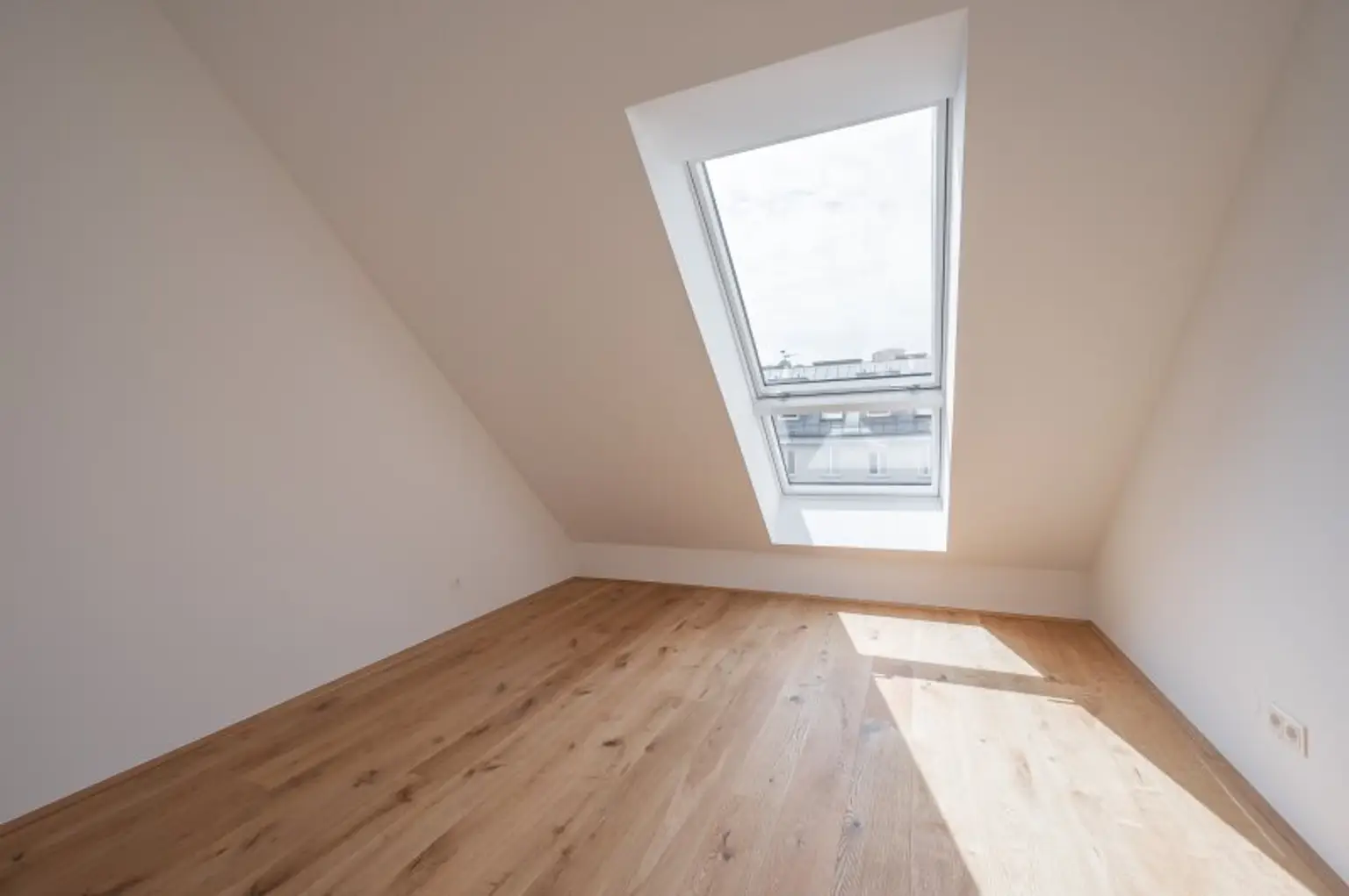 ++FonteFlats++ Fantastischer 4-Zimmer Dachgeschoss-ERSTBEZUG mit großartiger Dachterrasse