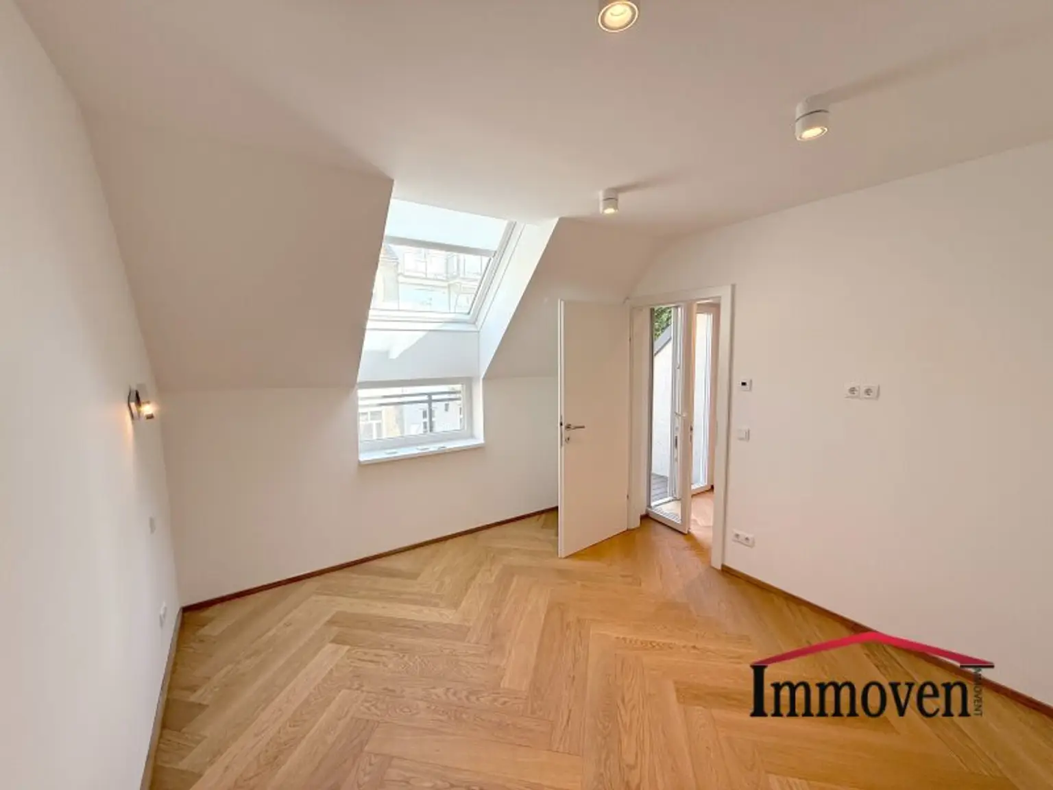 ERSTBEZUG - Hochwertige Dachgeschossmaisonette mit Balkon, Terrasse und Deckenkühlung in RUHELAGE!