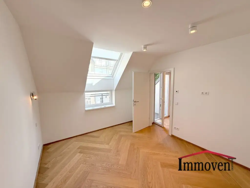 ERSTBEZUG - Hochwertige Dachgeschossmaisonette mit Balkon, Terrasse und Deckenkühlung in RUHELAGE!