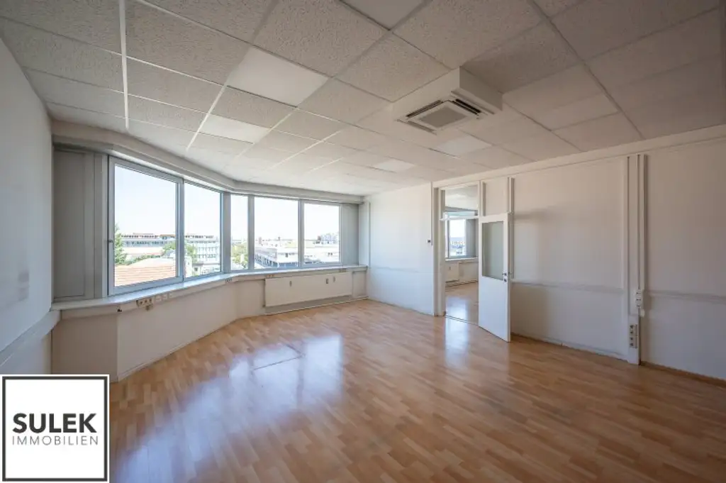 Grundstück mit vier Baukörpern - Büro-, Geschäfts- und Gewerbegebäude inkl. Parkplätzen in Vösendorf