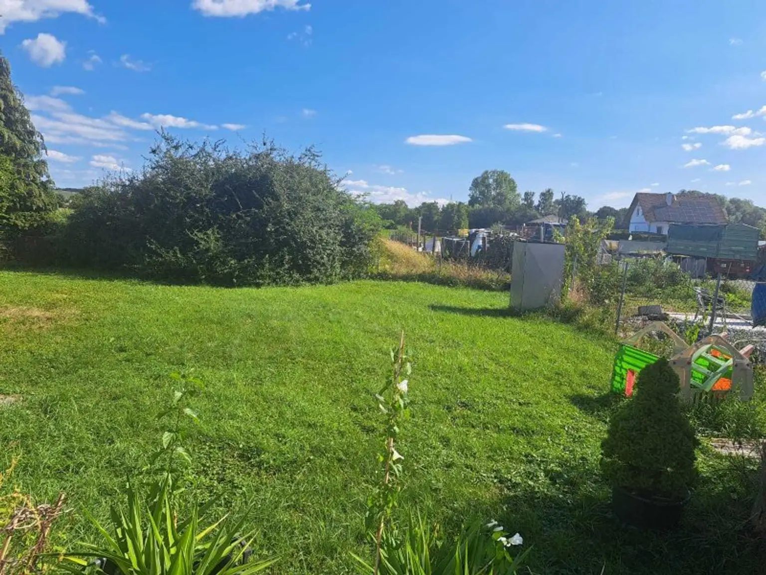 Wohnen auf einer Ebene: Gepflegtes Haus mit Garten und Doppelgarage in Unterwart