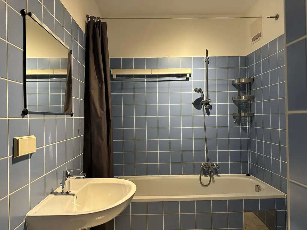 Eigennutzung oder Vermietung: 2- Zimmerwohnung mit Süd-Loggia nahe U1 Reumannplatz