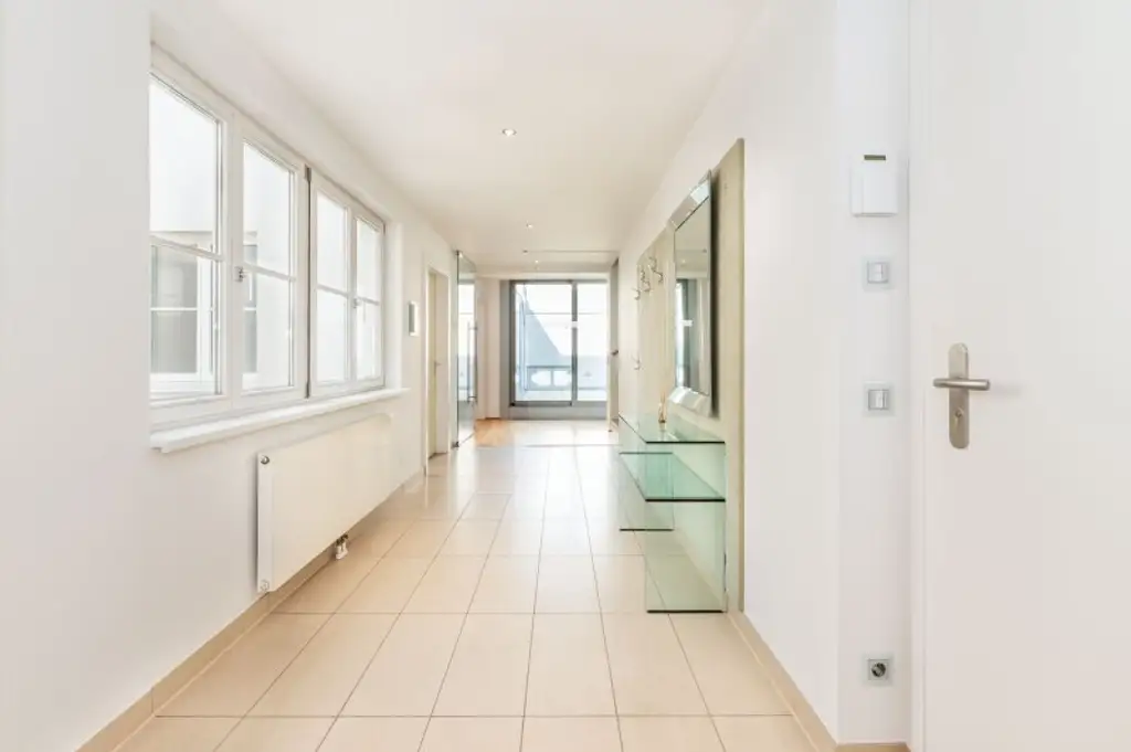 Exklusive Dachgeschoss-Maisonette mit Blick über Wien nahe dem Schwarzenbergplatz