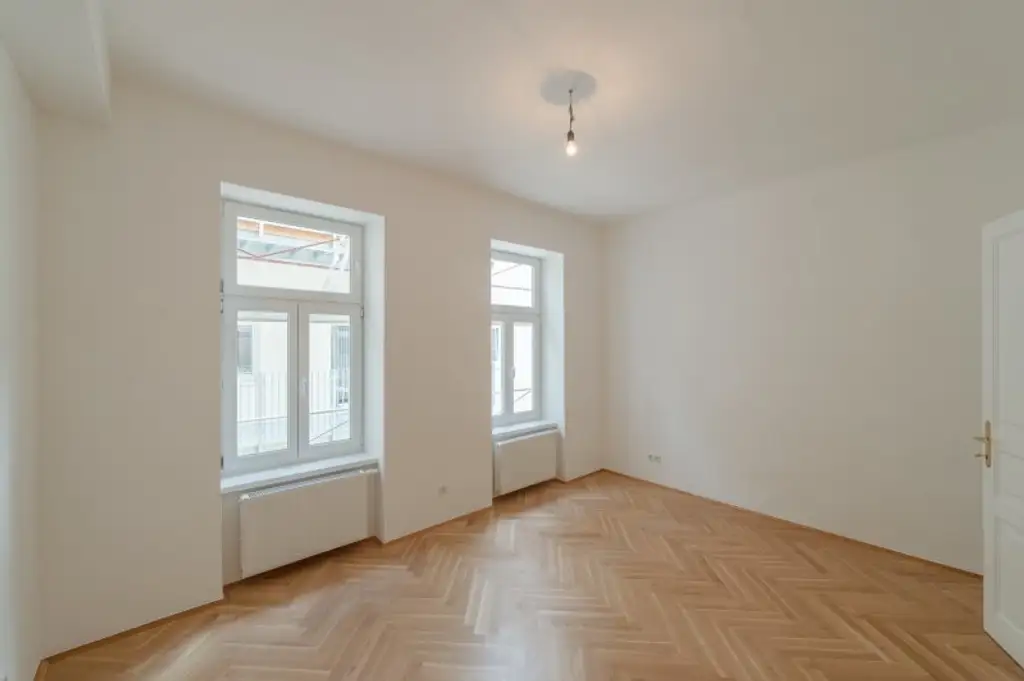 ++NEU++ Stilvolle 3-Zimmer Altbauwohnung mit Balkon