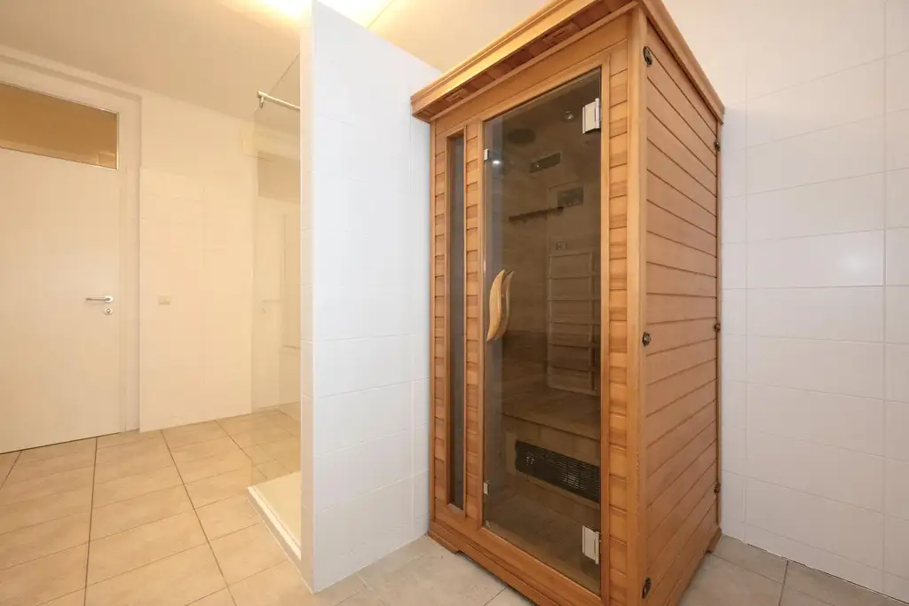 93,78 m² WOHNFLÄCHE – 72,32 m² GARTEN/TERRASSE – SOFORT VERFÜGBAR! Moderne Erdgeschosswohnung mit Garten/Terrasse und Parkplatz in zentraler Ruhelage!