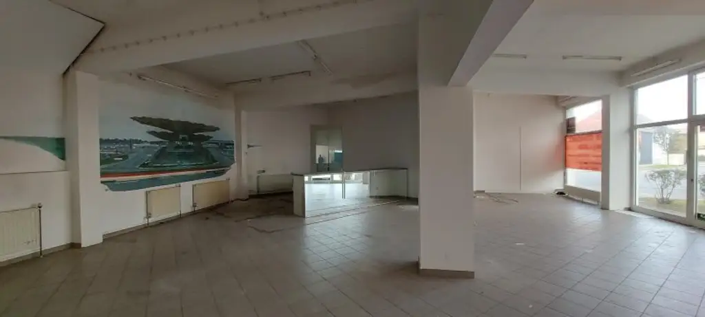 Ehemaliger Schauraum mit Werkstatt