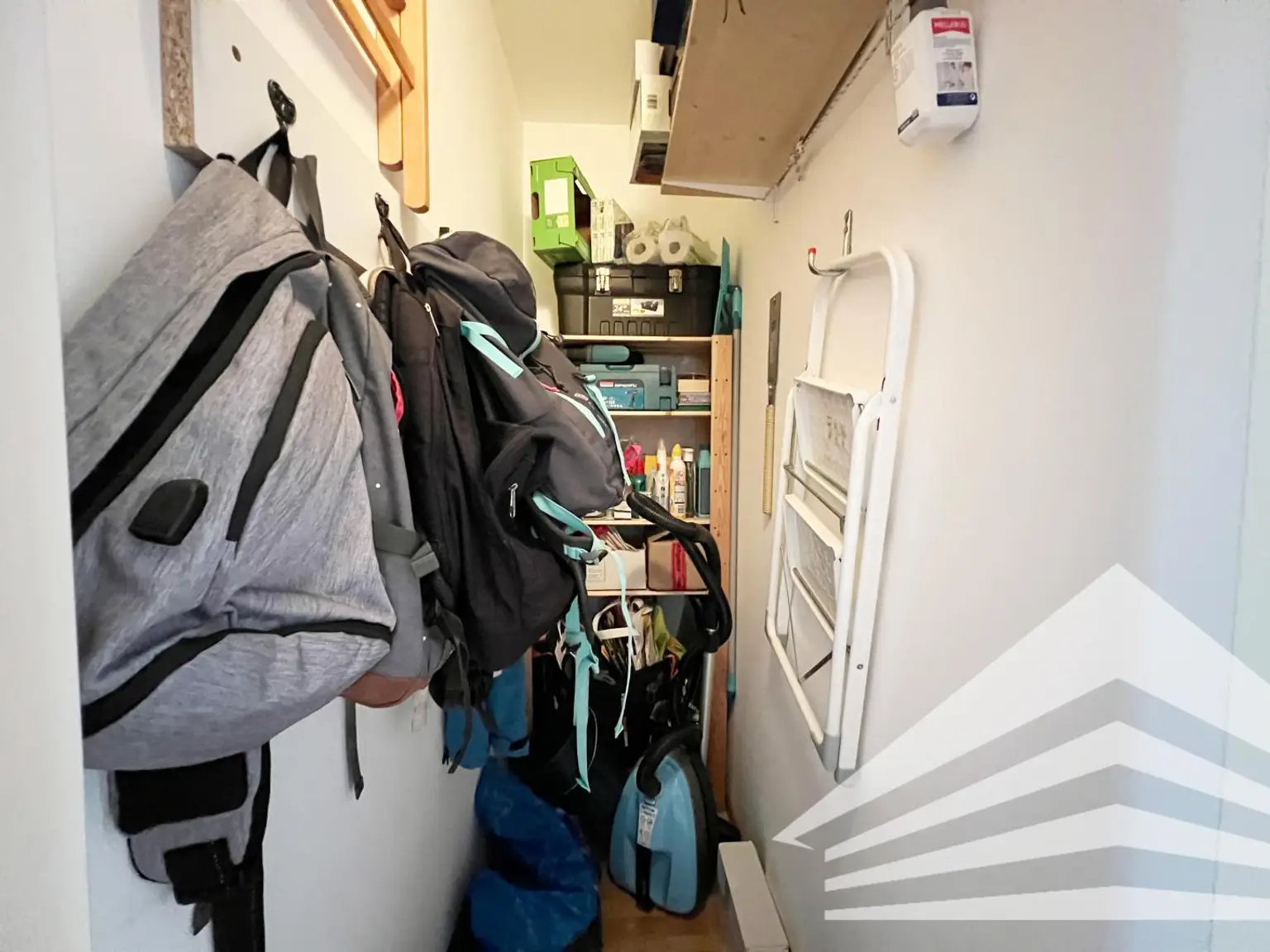 Gut aufgeteilte 3-Zimmer Wohnung mit Innenhof-Loggia und Küche!