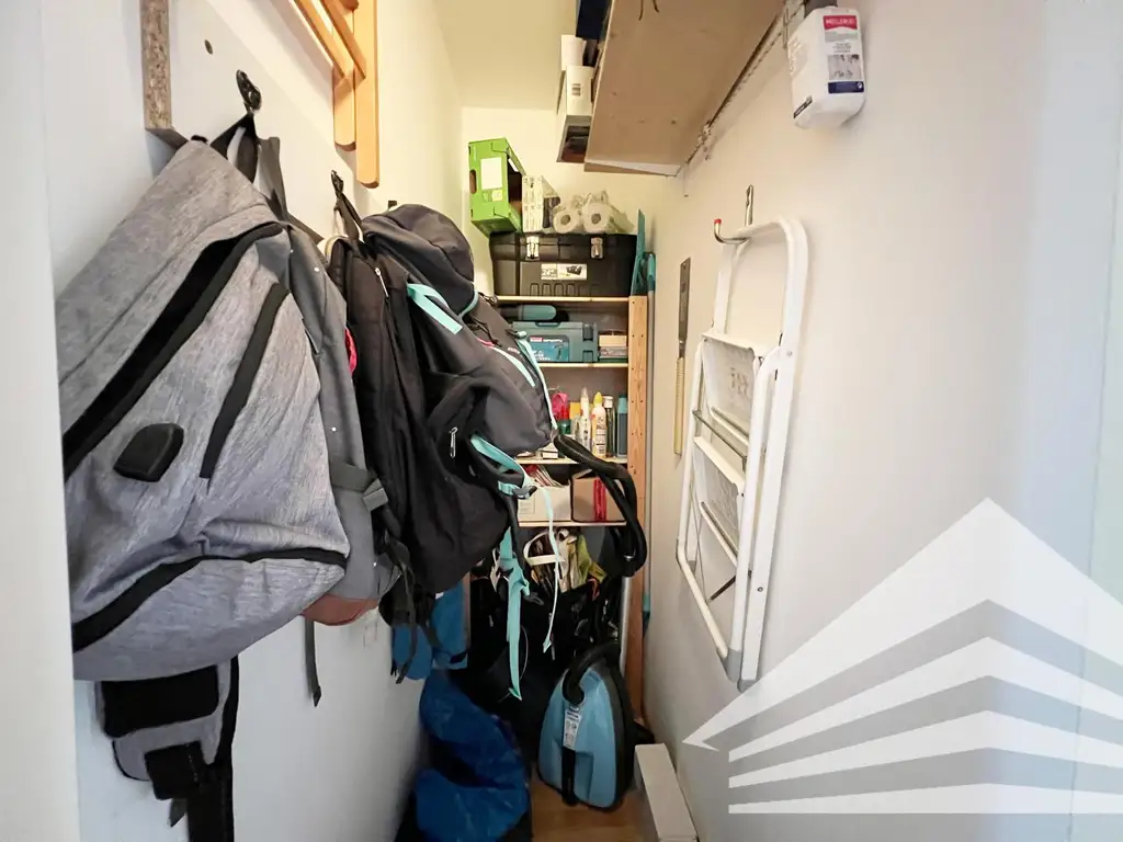 Gut aufgeteilte 3-Zimmer Wohnung mit Innenhof-Loggia und Küche!
