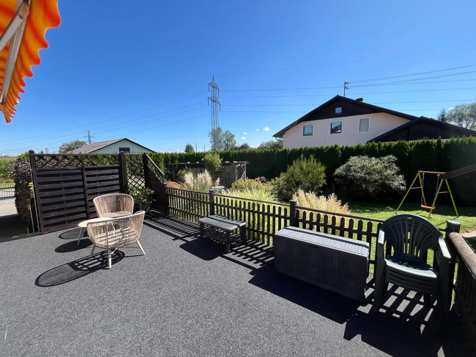 OPEN HOUSE! Großzügiges leistbares Wohnhaus mit 3 getrennte Wohneinheiten, Traumgarten, Doppelgarage und vielen Parkplätzen Tuffeltsham in Redlham