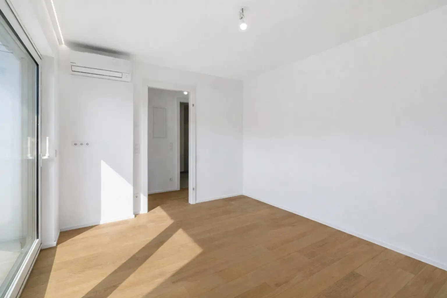 P | ++ EXKLUSIVES CITY-LOFT ++ DG-Wohnung mit Loggia und Balkon | Prima Service Immobilien