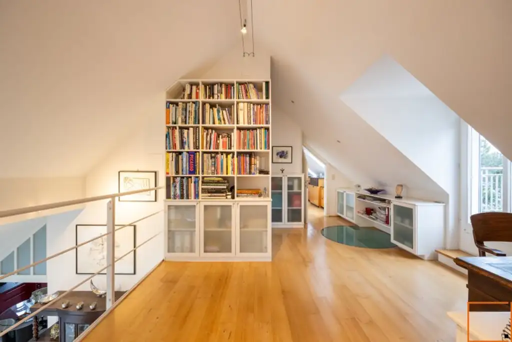 Luftiges Familien-Penthouse mit Ateliercharakter, großen Terrassen und Grünblick