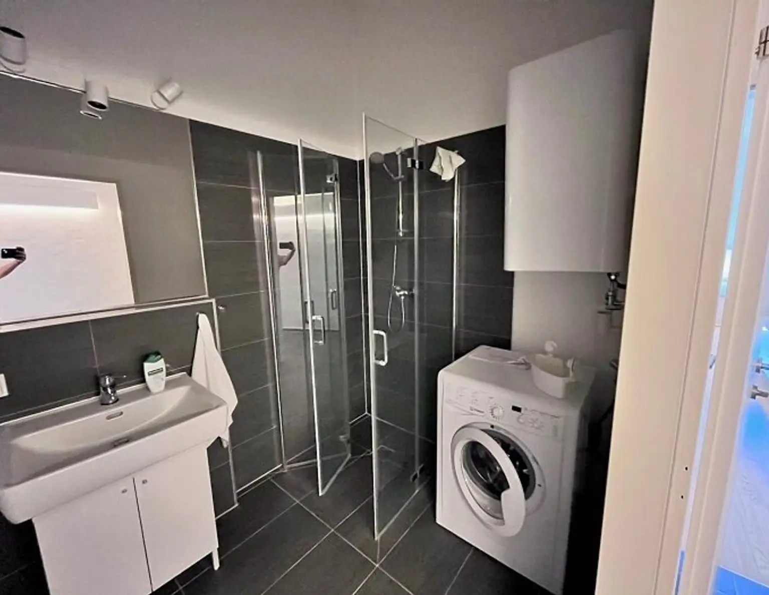 Graz-Nähe-Citypark: 1. MONAT MIETFREI! Preisgünstige, 1-Zimmer-Balkonwohnung in zentraler Lage!