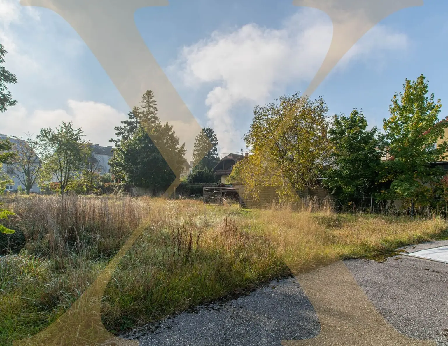 Traumhaftes Baugrundstück für Ein- bzw. Mehrfamilienhäuser oder als bewilligtes Wohnprojekt in Traun zu verkaufen!