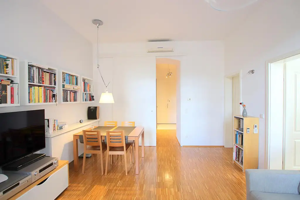 Wunderschöne Altbauwohnung - 2 Zimmer mit perfektem Grundriss