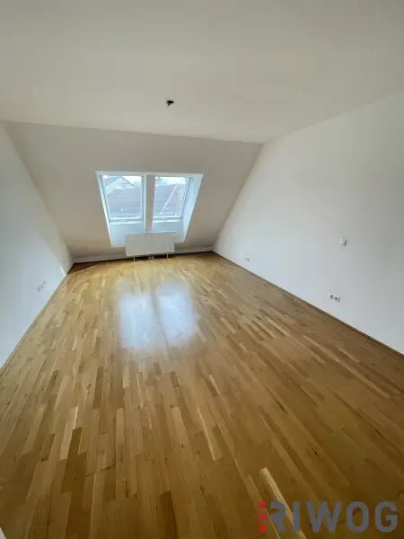 **ZENTRALE DACHGESCHOSSWOHNUNG INKL. TERRASSE**INNENHOFLAGE**2 ZIMMER**EINBAUKÜCHE**ecke Naschmarkt
