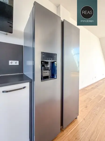 Provisionsfrei: Klimatisierte Dachgeschoss Maisonette mit 2 Terrassen und Kamin nahe Uno City!