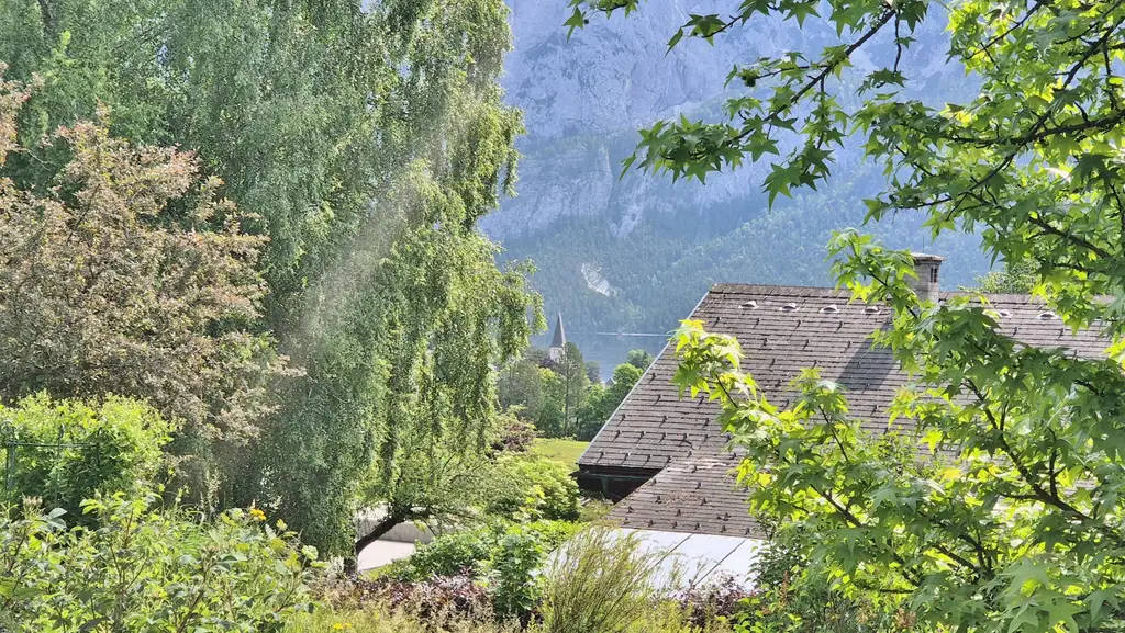 Altaussee: Haus mit Seeblick, Traumgarten, Carport