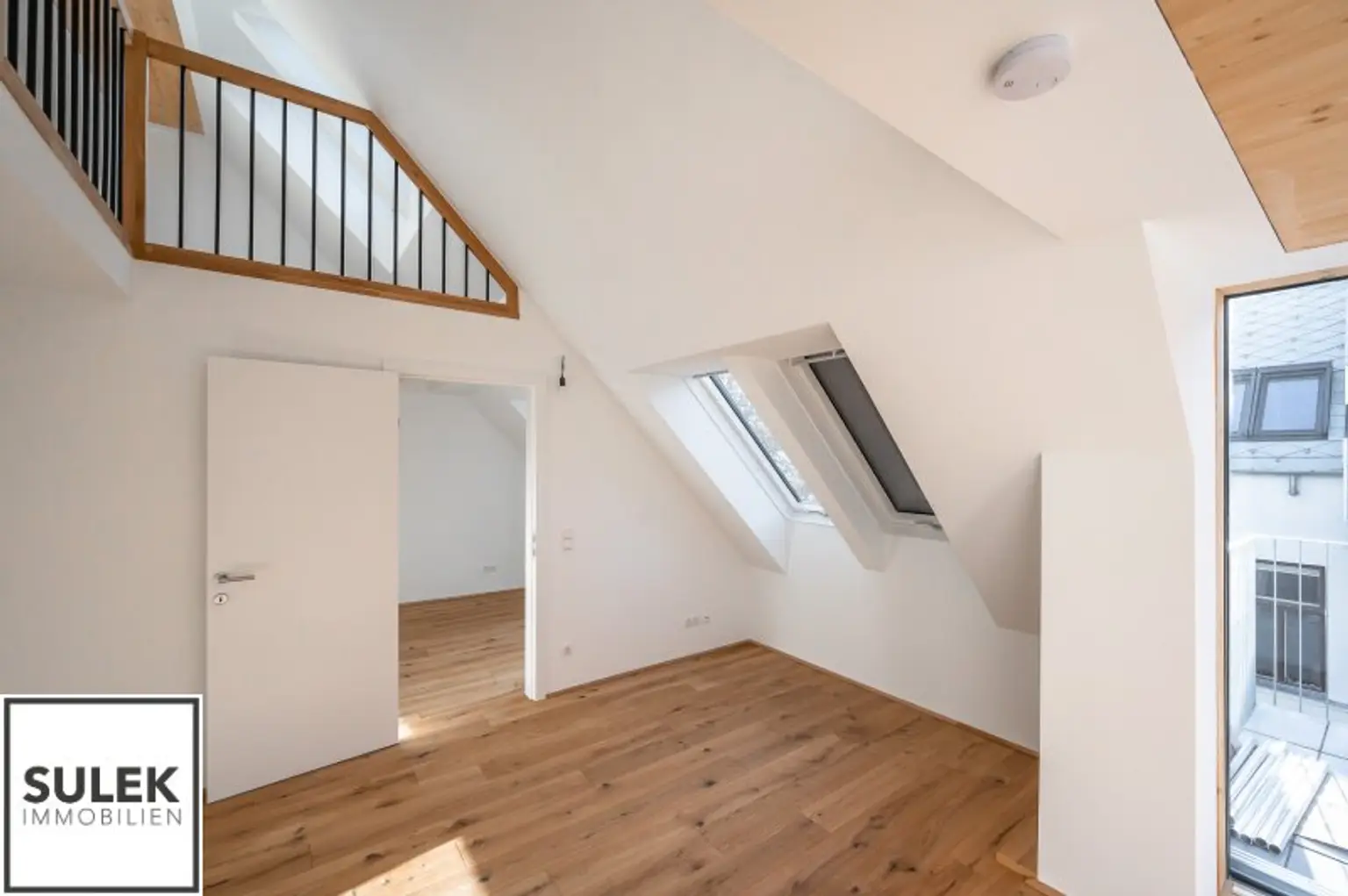 lichtdurchfluteter DG-Erstbezug mit offener Galerie und hochwertiger Ausstattung