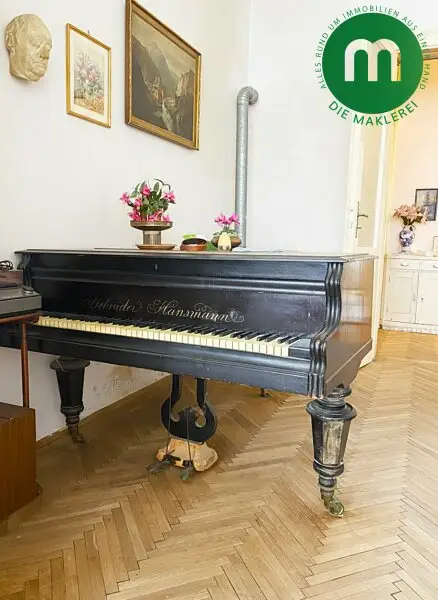 Altbauvilla aus der Jahrhundertwende mit großzügiger Liegenschaft