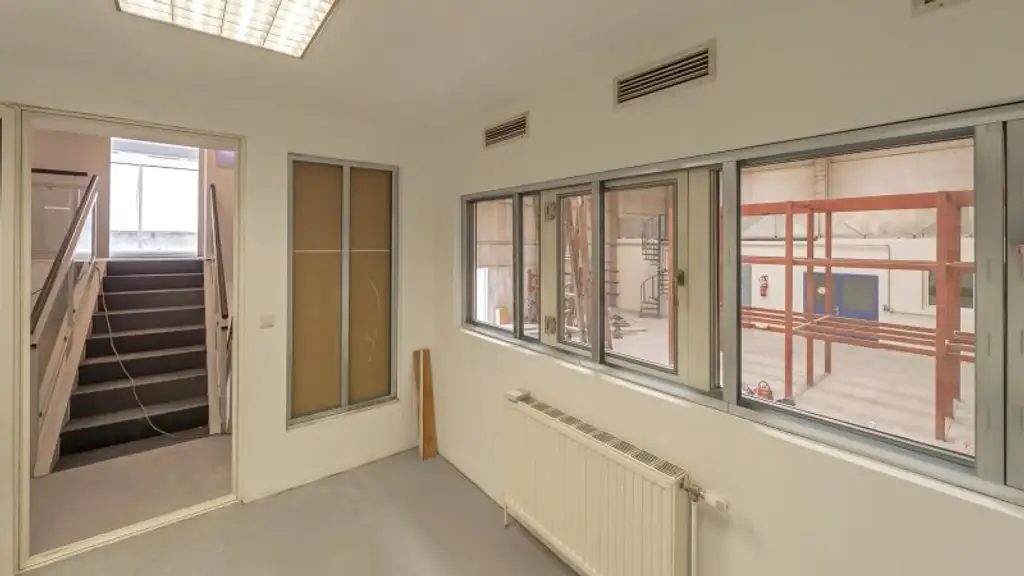 " Lagerhallen " Büroflächen " Freiflächen " UNBEFRISTET "