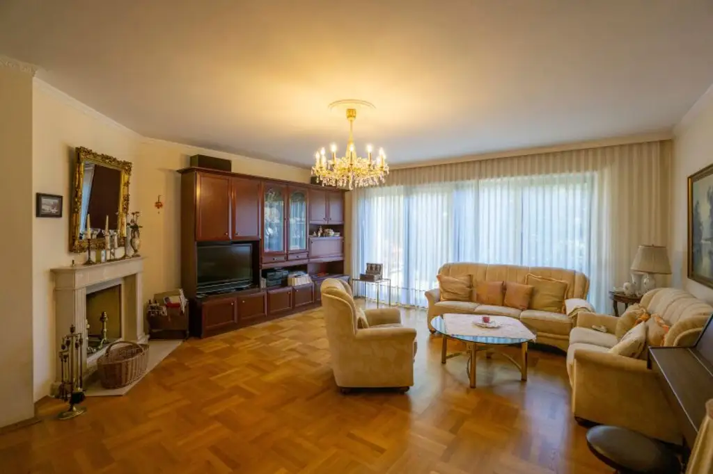 Eckreihenhaus mit Einfamilienhauscharakter in zentrumsnaher Aussichtsslage