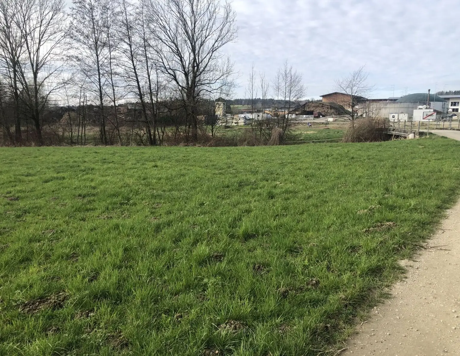 Grundstück mit Widmung "MB" (eingeschränktes gemischtes Baugebiet) in Raab