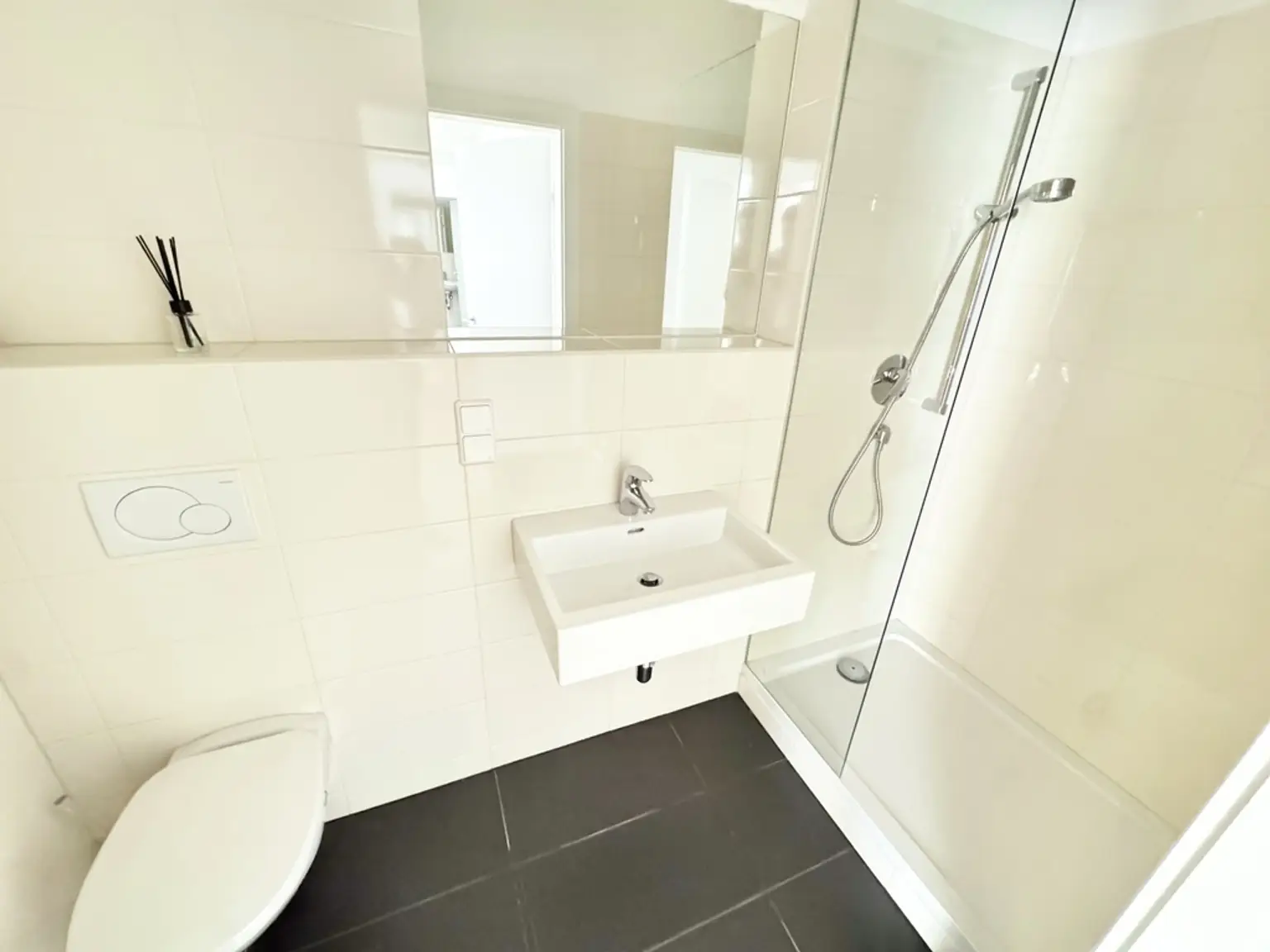 TOPLAGE NÄHE RATHHAUS | OPTIMAL AUFGETEILTE 4 ZIMMER MIT TERRASSE | TOP-BÜRO IN KORNEUBURG