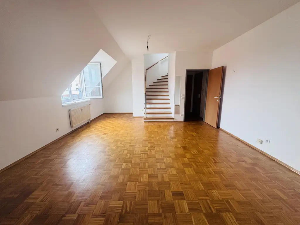 Großzügige 3-Zimmer-Maisonette mit Balkon & Garagenplatz im Dachgeschoss