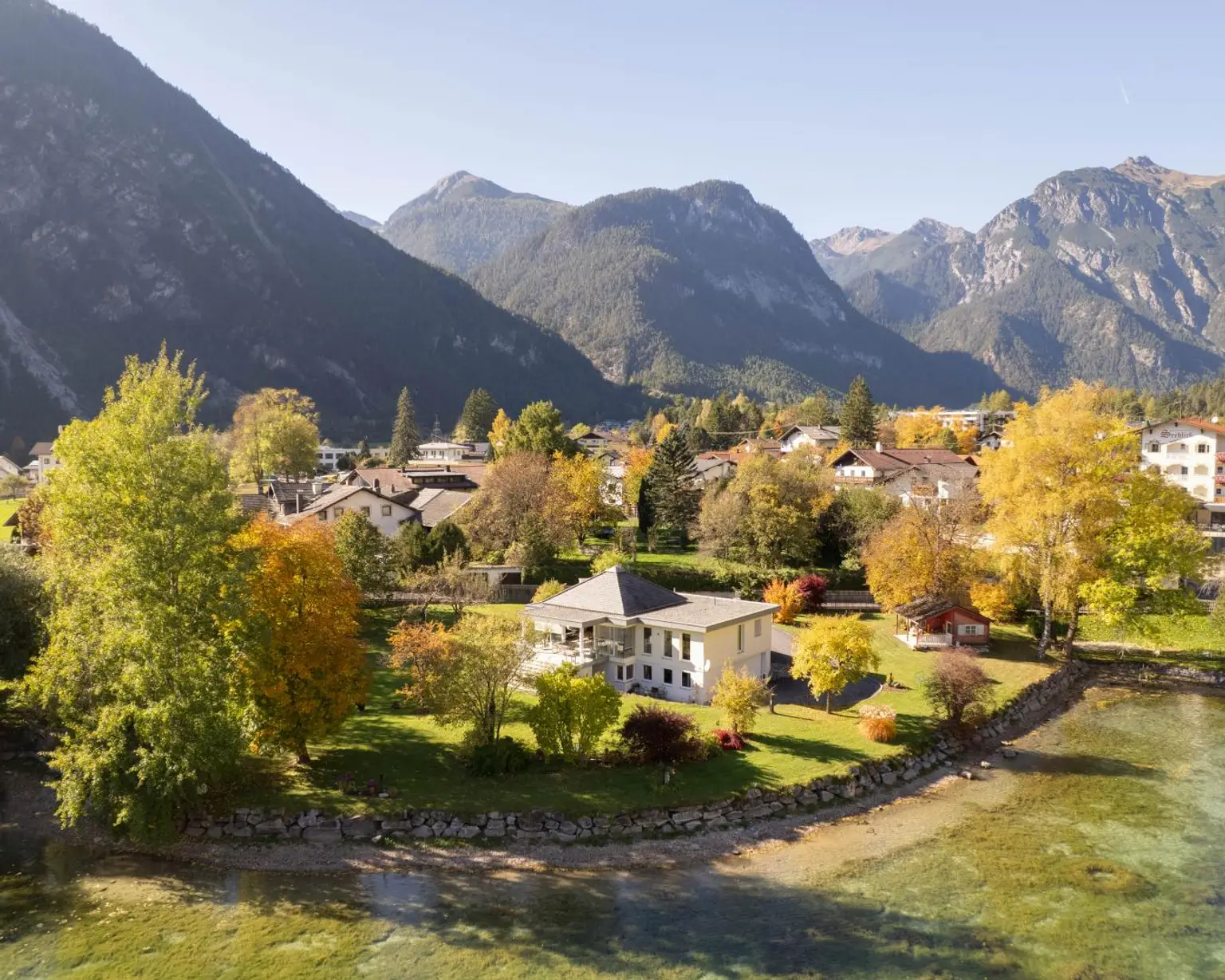 NEU!   Ein Haus am See - das besondere Juwel in ruhiger Bestlage