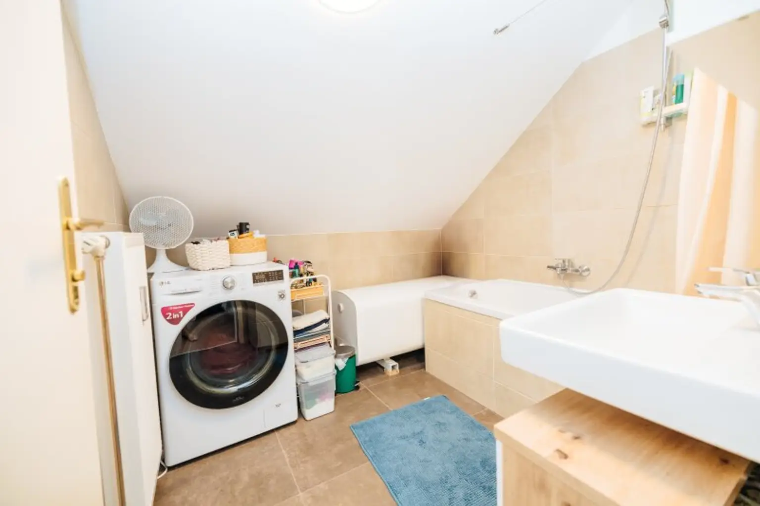 AB 01. OKTOBER I NAHE INNENSTADT I LICHTDURCHFLUTET I ATTRAKTIVE LAGE I MIT BADEWANNE I WG-GEEIGNET I HAUSTIERE ERLAUBT I PROJEKT WOHNEN I