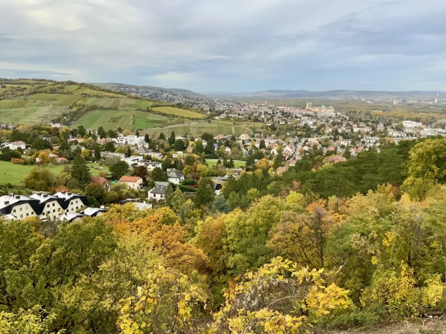 Idyllisches Baugrundstück in Klosterneuburg – Ihr Eigenheim mit Fernblick!