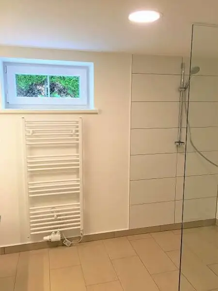 Badezimmer im Untergeschoss