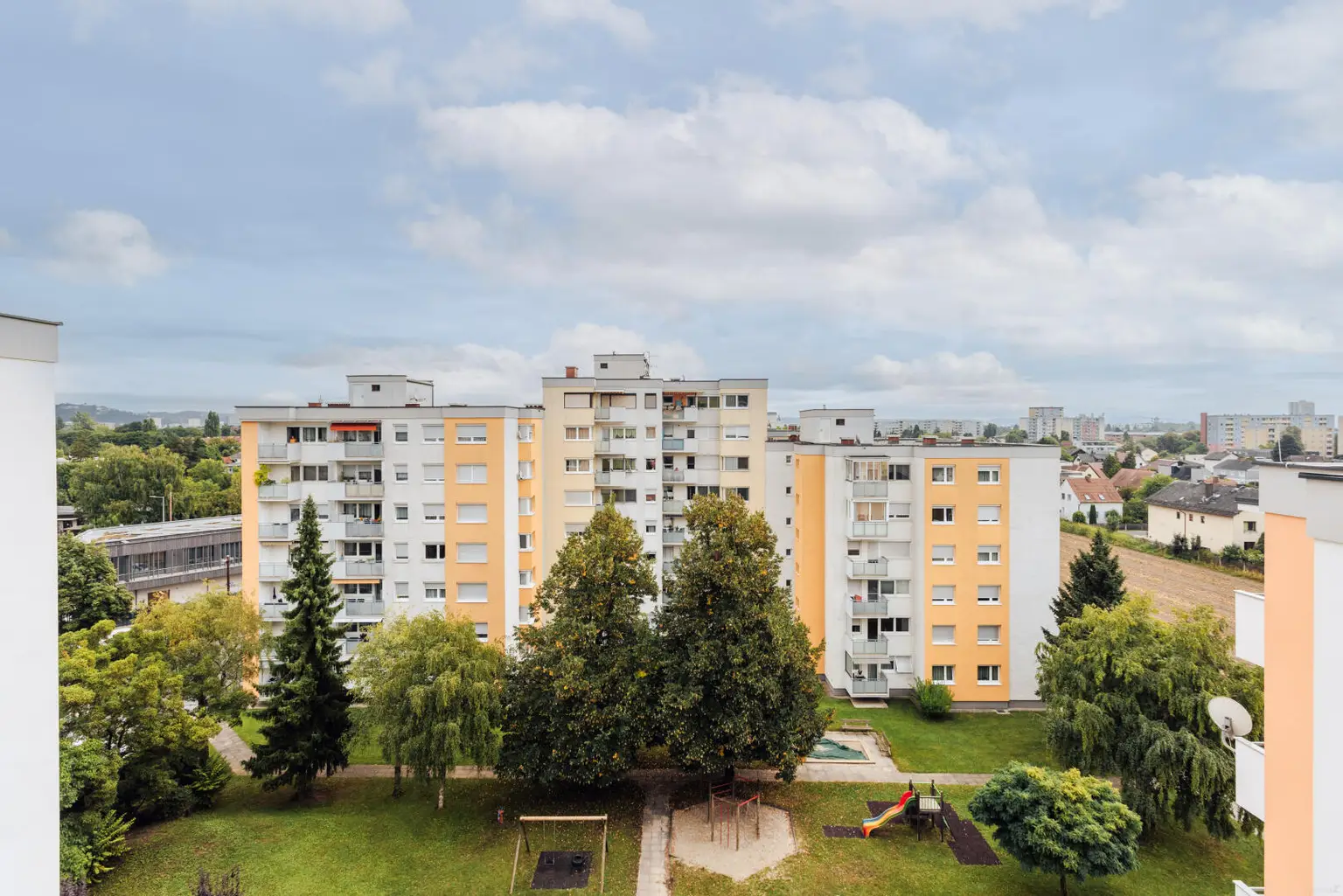 3-Zimmer-Wohnung mit Balkon, Lift, Parkplatz & Vollmöblierung – Sofortbezug in der Abstallerstraße