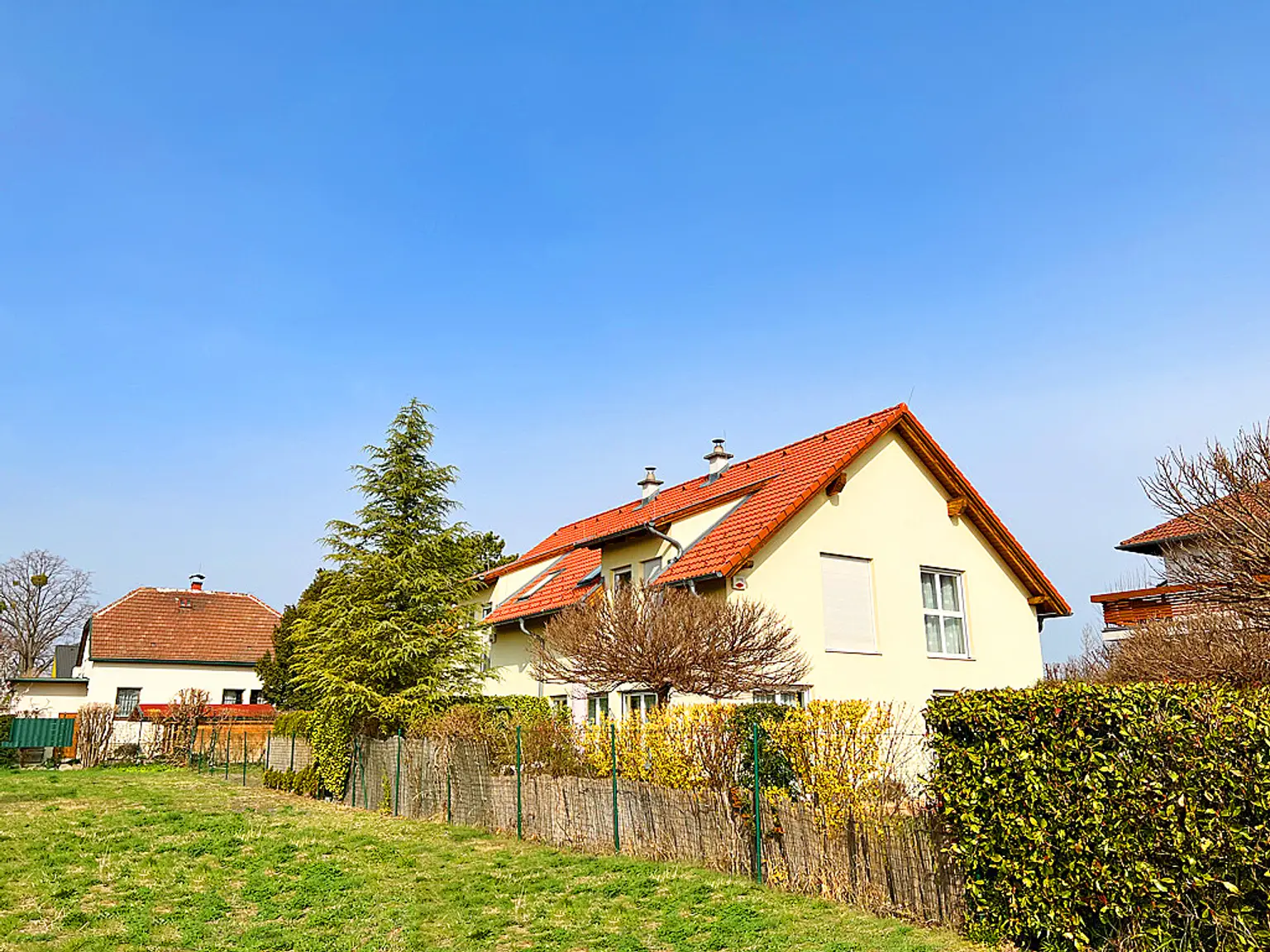 Haus Aussenansicht .jpg