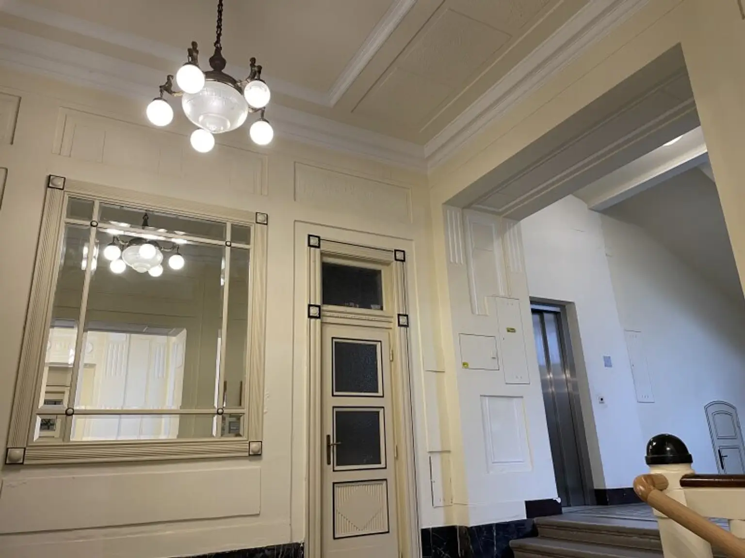 LOFTARTIGE DACHGESCHOSS-WOHNUNG -- 5 ZIMMER -- BALKON/RUHELAGE/KLIMA/U-BAHN -- UNBEFRISTET!