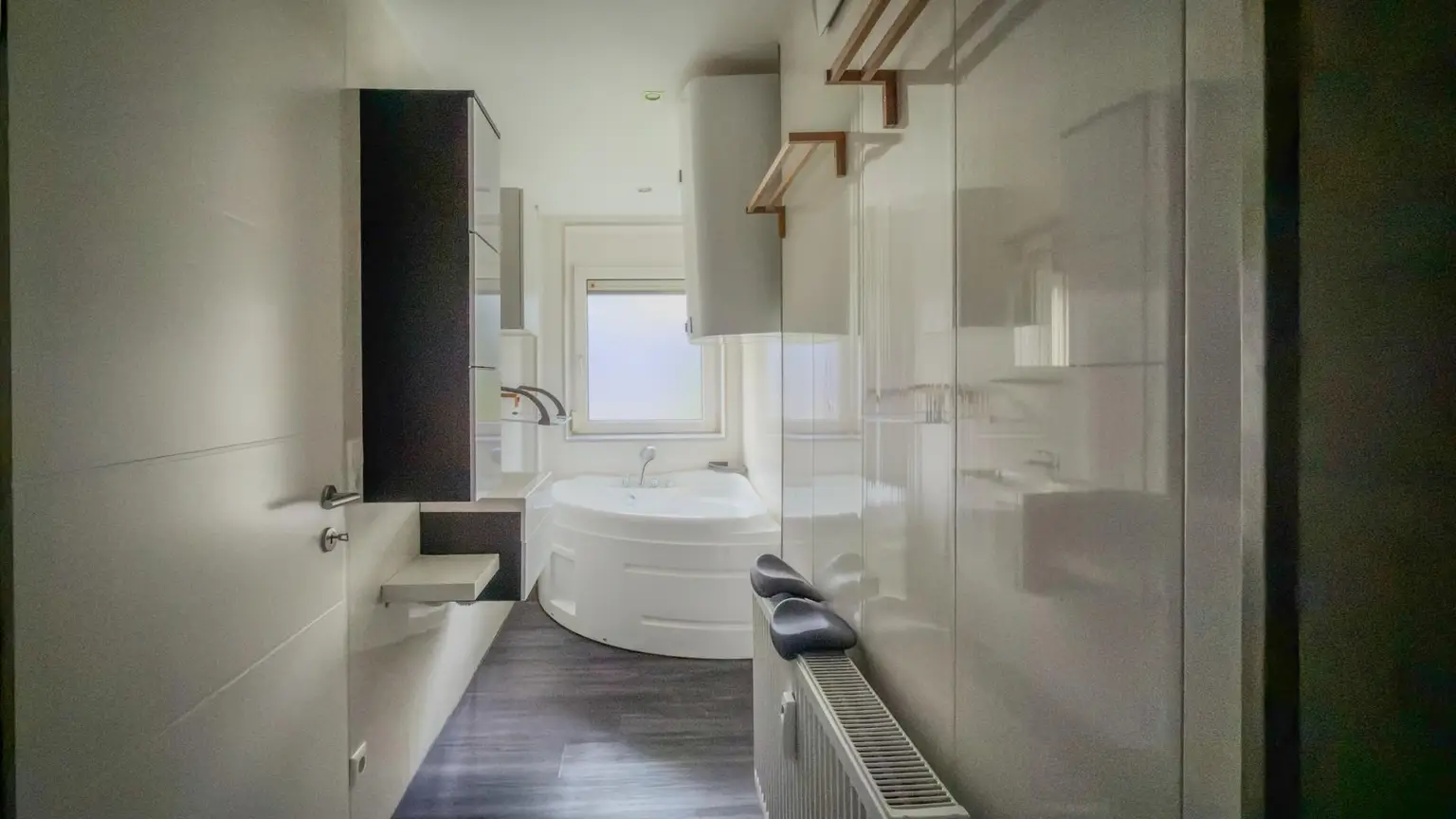 Modernisierte Erdgeschosswohnung mit zwei Balkonen, Gartenmitnutzung & durchdachtem Grundriss