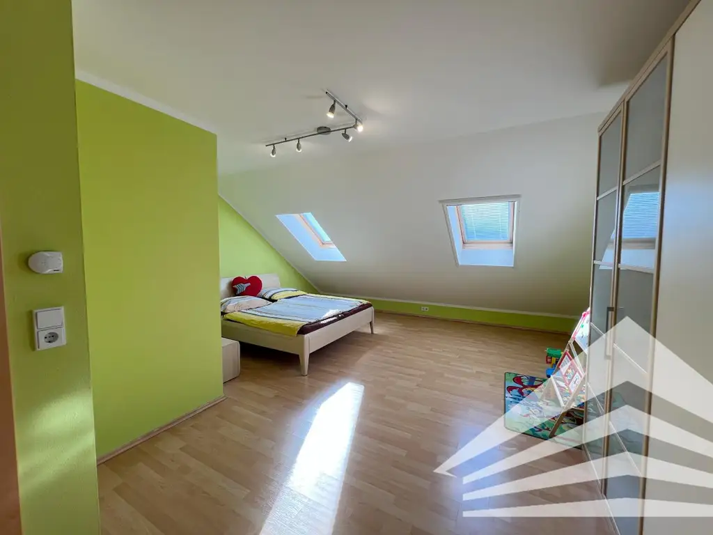 Großzügiges Eckreihenhaus mit Garten & Pool in toller Siedlungslage! 360° Rundgang online!