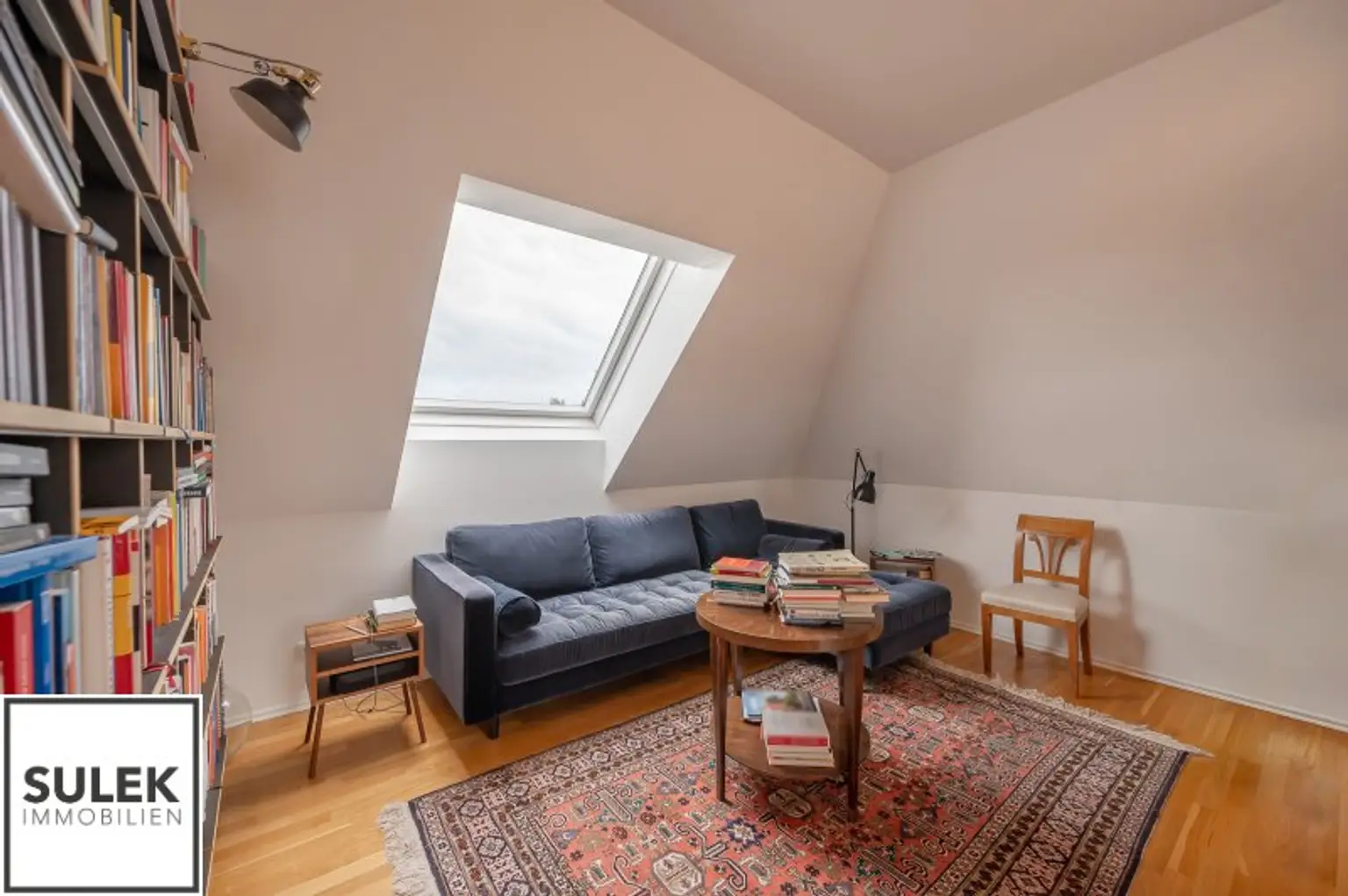 Ab Dezember: zentral begehbare 3 Zimmer Dachgeschoss Wohnung mit südseitigem Balkon im Herzen Döblings!