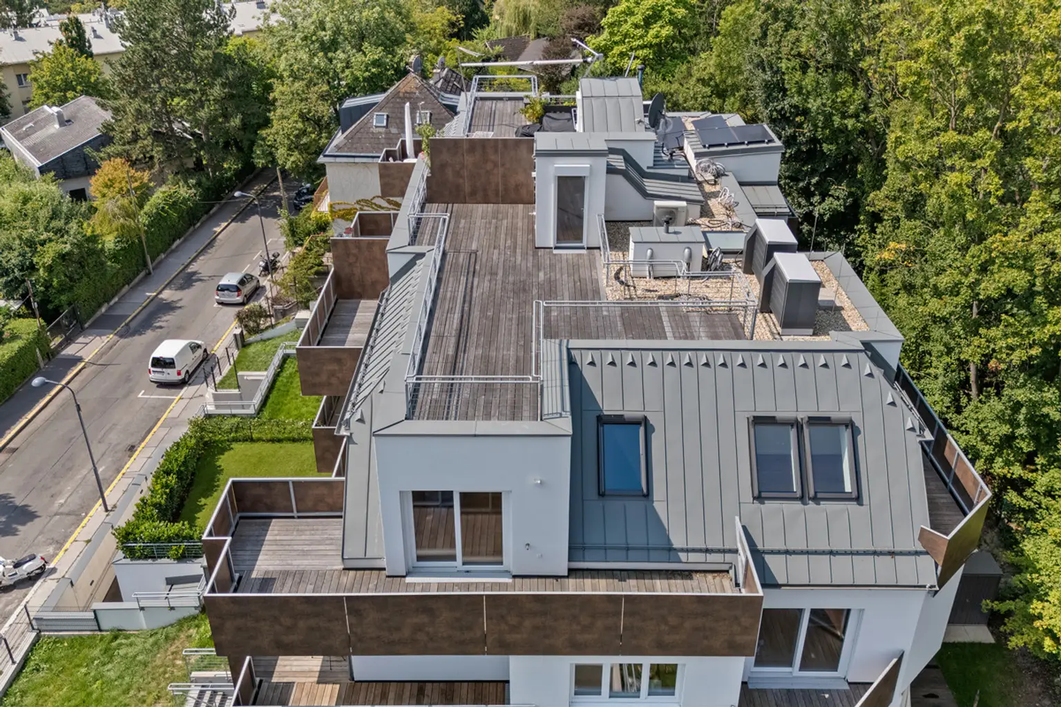 DG-Wohnung mit atemberaubender Dachterrasse in absoluter Grünruhelage