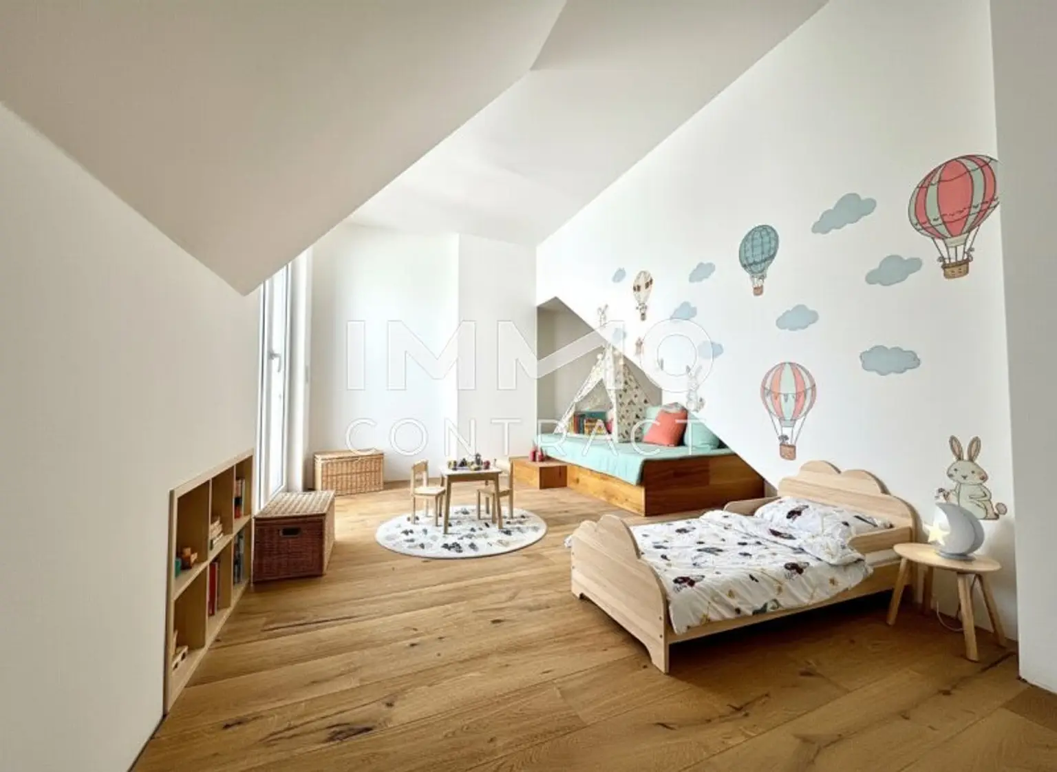 Büro / Kinderzimmer mit Balkon
