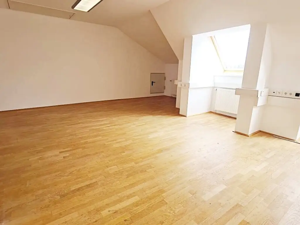 ZIEGLERGASSE bei FUZO Mariahilfer Straße, 141 m2 Bürofäche, 3 Zimmer, Serverraum, Küche, Klimaanlagen, Dachgeschoß