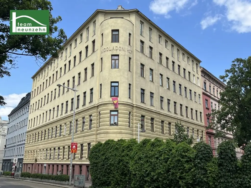 Stadt-Wohnung: Charmant sanierte Altbauwohnung im gepflegten Gründerzeithaus in absoluter Hofruhelage - unweit der Volksoper - JETZT ANFRAGEN