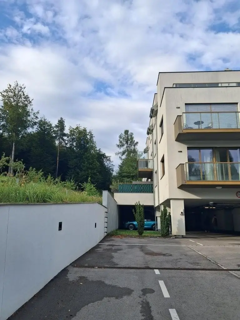 "Waldblick - Single-Balkonwohnung am Riederberg mit Parkplatz"
